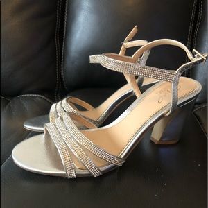 Jewel Badgley Mischka heels